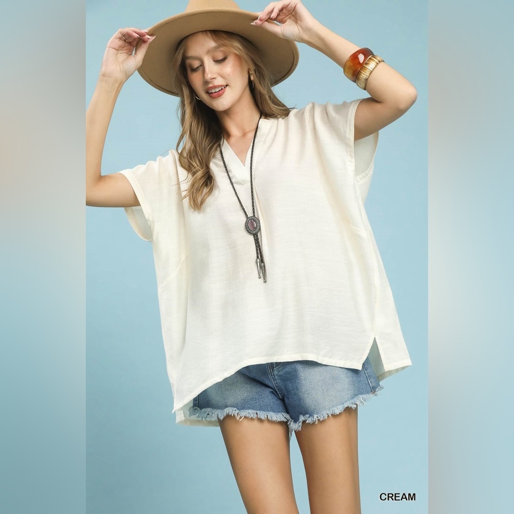 Umgee Flowy V-Neck Short Sleeve Blouse
